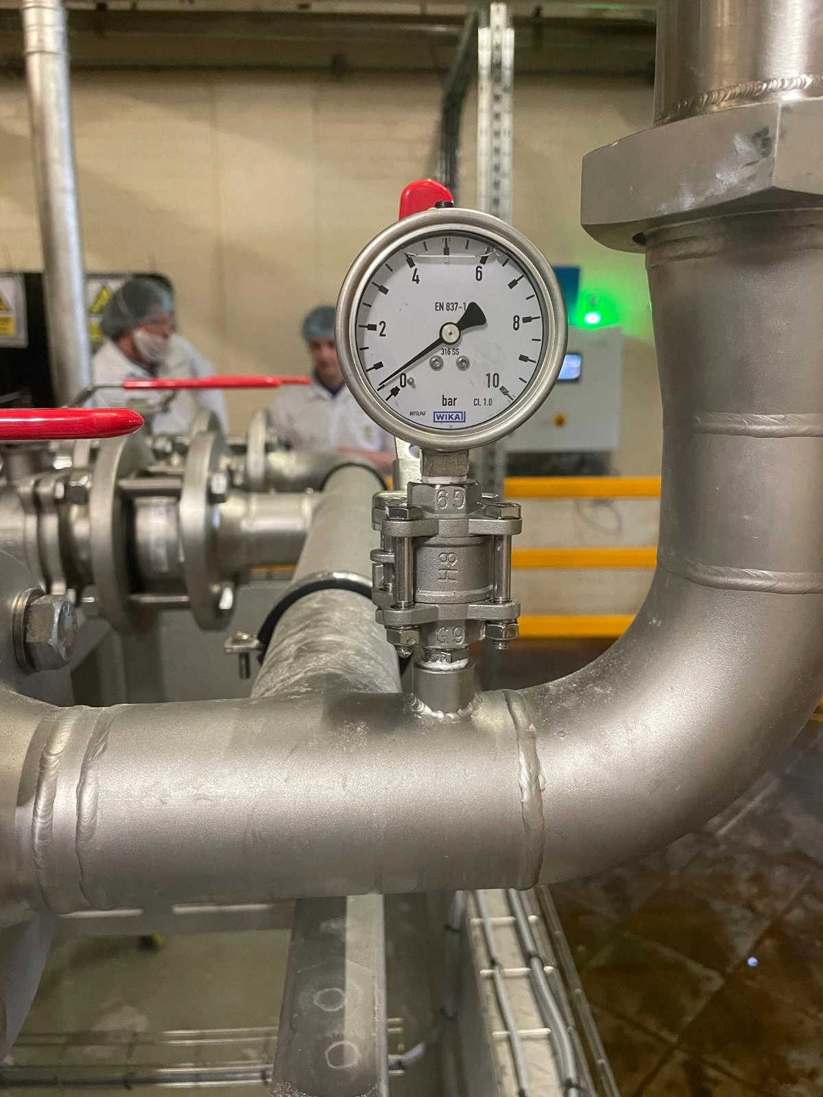 Effluent System Discharge Manifold Pressure Gauge